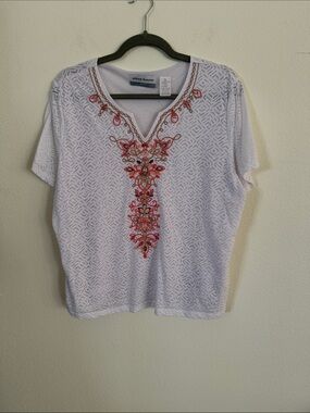 Alfred Dunner White Short-Sleeve Tee with Red & Gold Embroidery